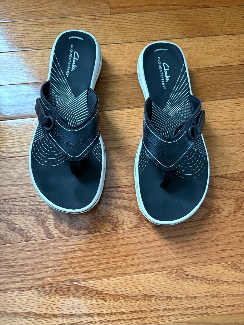 Clarks Black and White Cloudsteppers Thong Sandals